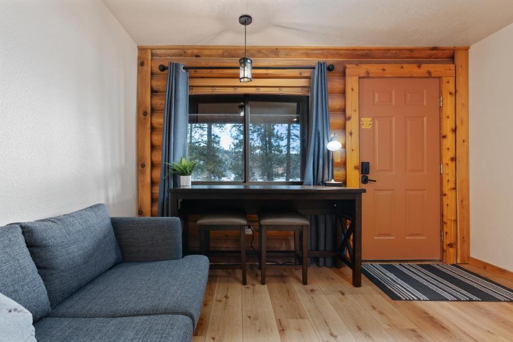 Duck Creek Village Inn